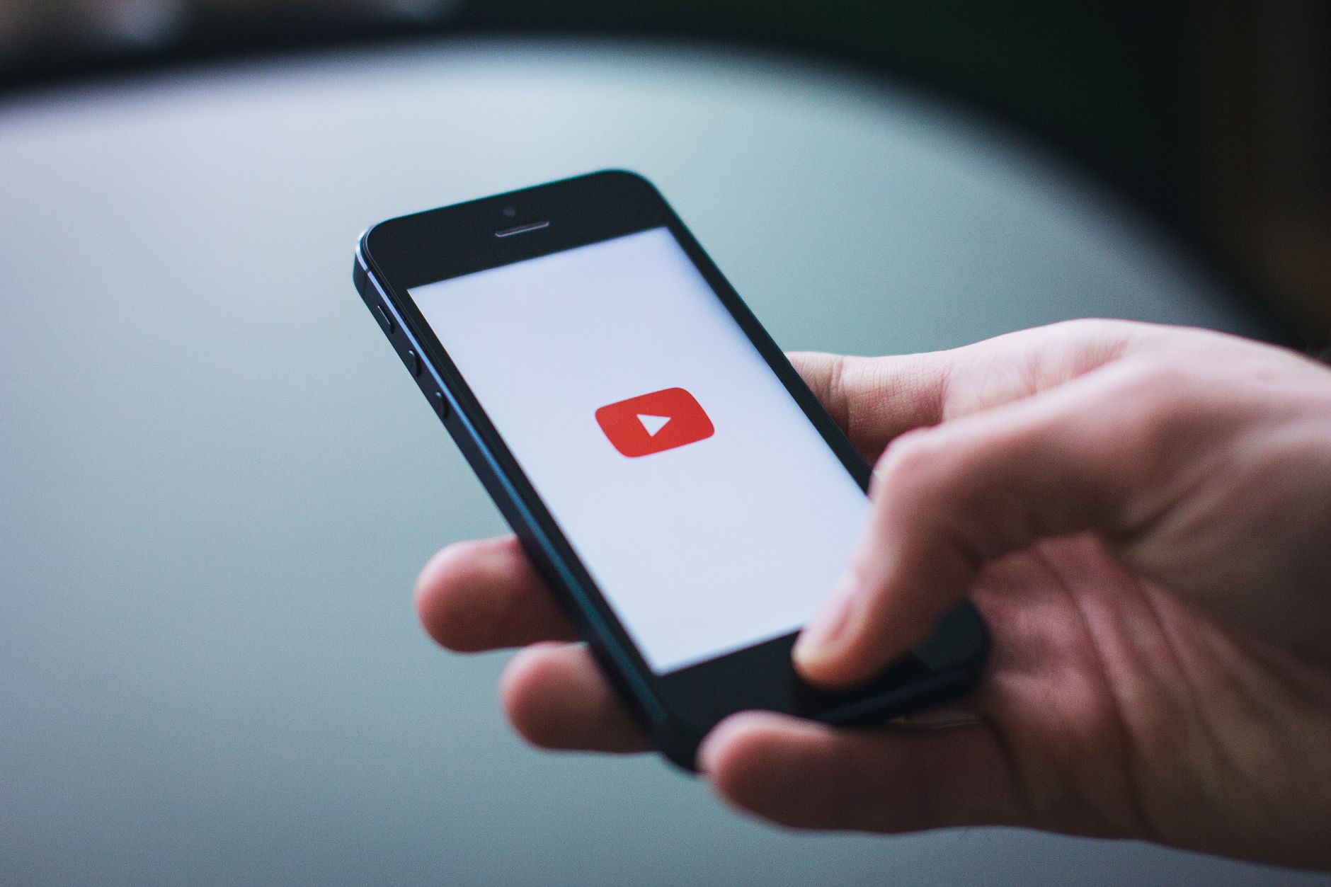 Jak uczyć się gry na gitarze z YouTube, żeby naprawdę robić postępy